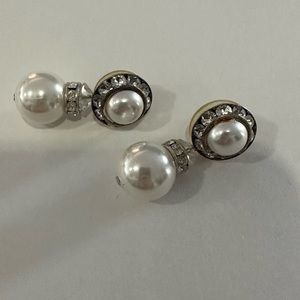 Costume jewelry post pearl and gen earrings